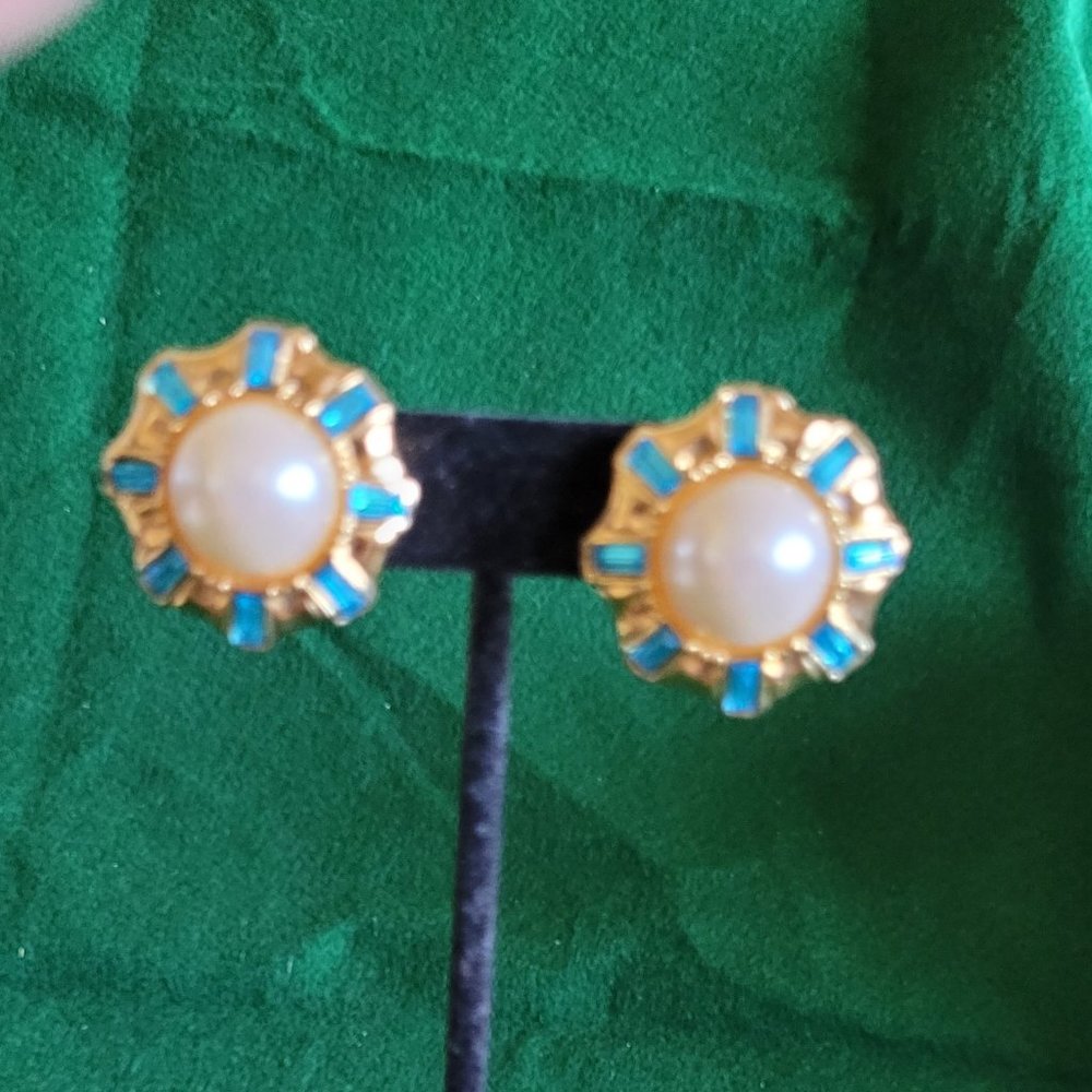 Ivana Trump pearl /turquoise earrings,